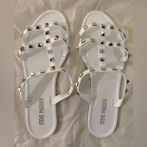 NWOT Steve Madden Steer silver-studded rubber slides